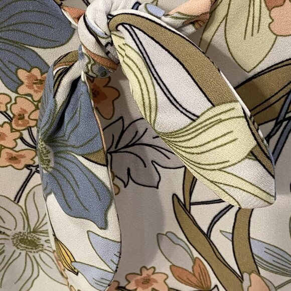 Lauren Conrad Flutter Sleeve Print V-Neck Blouse - Picture 2 of 5